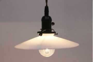 アンティーク照明　シンプルデザインが取り入れやすい、平笠シェードのペンダントライト2個セット(吊り下げ照明、天井照明、シェード、電傘)(R-050702)