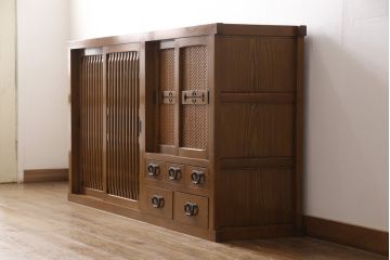 中古　美品　総ニレ無垢材　網代風のデザインが和の趣を高める水屋箪笥サイドボード(収納棚、戸棚、キャビネット)(R-050714)