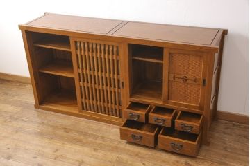 中古　美品　総ニレ無垢材　網代風のデザインが和の趣を高める水屋箪笥サイドボード(収納棚、戸棚、キャビネット)(R-050714)