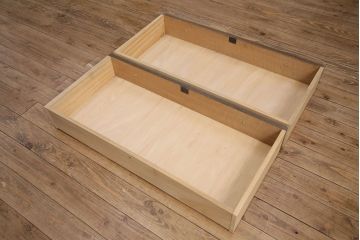 和製ヴィンテージ　　神戸洋家具　ナラ材　ペイント仕上げ限定　華やかな花の彫刻が目を引くワードローブ(洋服タンス、ビンテージ)(R-050715)