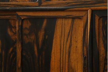 和製アンティーク　黒柿材の独特な杢目が目を引く茶箪笥(収納棚、戸棚、キャビネット)(R-050716)