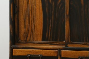 和製アンティーク　黒柿材の独特な杢目が目を引く茶箪笥(収納棚、戸棚、キャビネット)(R-050716)