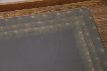中古　輪島塗　吠木正樹作　ガラス天板付き　繊細な松模様が優しい雰囲気を醸しだす座卓(ローテブル)(R-050718)
