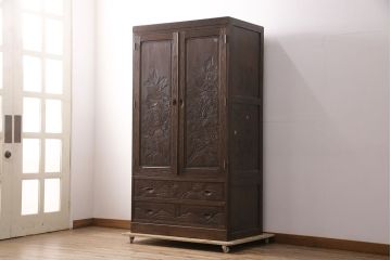 中古　伝統工芸　軽井沢彫り　大輪の花を咲かせる牡丹が美しい!品のある佇まいが魅力のワードローブ(洋服タンス)(R-050719)