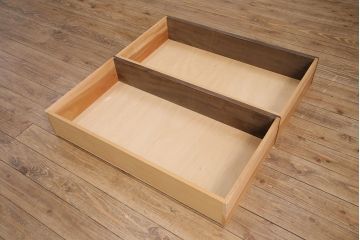 中古　伝統工芸　軽井沢彫り　大輪の花を咲かせる牡丹が美しい!品のある佇まいが魅力のワードローブ(洋服タンス)(R-050719)