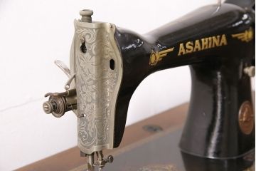ジャンク品　ASAHINA社　お洒落なアンティーク空間を演出するミシンテーブル(ミシン台、ディスプレイ、工業用ミシン)(R-050724)