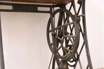 ジャンク品　ASAHINA社　お洒落なアンティーク空間を演出するミシンテーブル(ミシン台、ディスプレイ、工業用ミシン)(R-050724)
