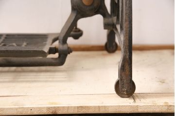 ジャンク品　ASAHINA社　お洒落なアンティーク空間を演出するミシンテーブル(ミシン台、ディスプレイ、工業用ミシン)(R-050724)