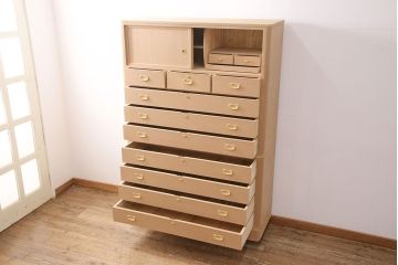 中古　和歌山県紀州　伝統工芸士・中田静夫作　金色の金具が煌びやかな印象を与える加茂総桐箪笥(総桐たんす、総桐箪笥、胴丸)(定価約120万円)(R-050726)