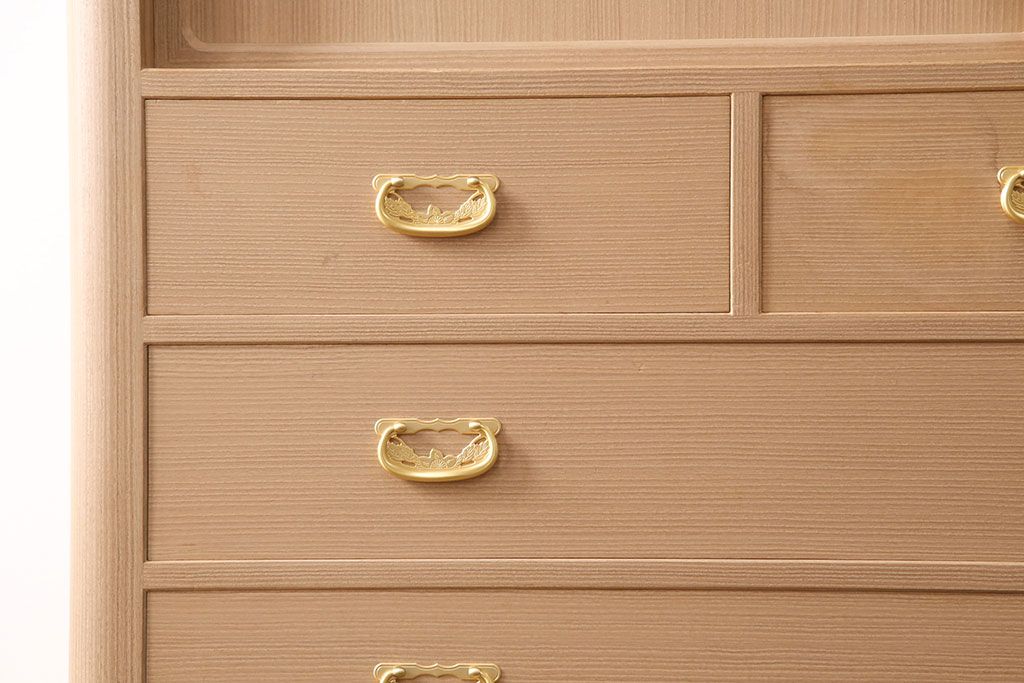 中古　和歌山県紀州　伝統工芸士・中田静夫作　金色の金具が煌びやかな印象を与える加茂総桐箪笥(総桐たんす、総桐箪笥、胴丸)(定価約120万円)(R-050726)