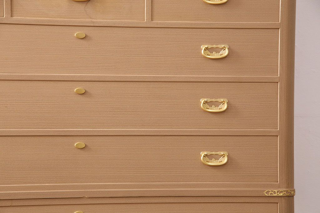 中古　和歌山県紀州　伝統工芸士・中田静夫作　金色の金具が煌びやかな印象を与える加茂総桐箪笥(総桐たんす、総桐箪笥、胴丸)(定価約120万円)(R-050726)