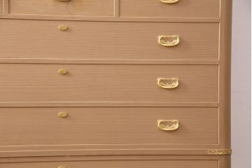 中古　和歌山県紀州　伝統工芸士・中田静夫作　金色の金具が煌びやかな印象を与える加茂総桐箪笥(総桐たんす、総桐箪笥、胴丸)(定価約120万円)(R-050726)