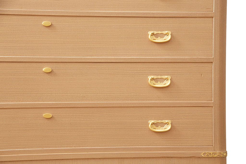 中古　和歌山県紀州　伝統工芸士・中田静夫作　金色の金具が煌びやかな印象を与える加茂総桐箪笥(総桐たんす、総桐箪笥、胴丸)(定価約120万円)(R-050726)