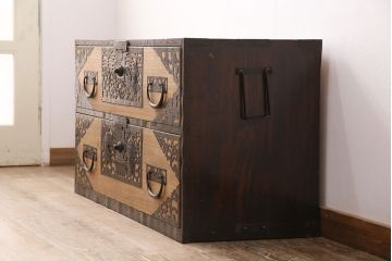 和製アンティーク　総桐材製　繊細で美しい透かし金具が目を引く佐渡箪笥・上段(八幡箪笥、衣装タンス、引き出し、桐箪笥、桐たんす)(R-050728)