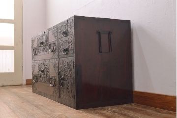 和製アンティーク　総桐材製　繊細で美しい透かし金具が目を引く佐渡箪笥・下段(八幡箪笥、衣装タンス、引き出し、桐箪笥、桐たんす)(R-050729)