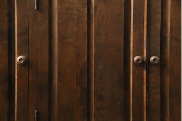 中古　北海道民芸家具　ペイント仕上げ限定　和・洋どちらの空間にも合わせやすいサイドボード(キャビネット、収納棚、戸棚)(R-050731)