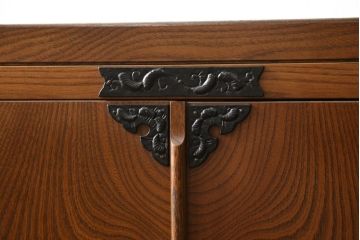 中古　国産　民芸家具　衣装盆付き　上質な和の空間づくりに活躍する桐箪笥(衣装箪笥、和タンス、桐たんす)(R-050732)