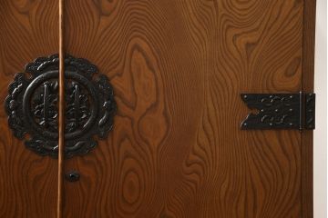 中古　国産　民芸家具　衣装盆付き　上質な和の空間づくりに活躍する桐箪笥(衣装箪笥、和タンス、桐たんす)(R-050732)