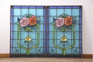 和製アンティーク　国産　華やかな花の図柄が存在感を放つステンドグラス2枚セット(明り取り、窓)(R-050736)