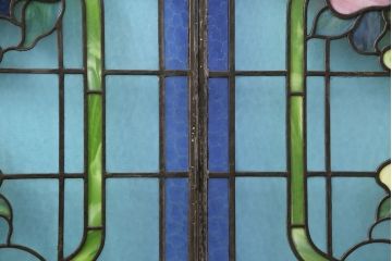 和製アンティーク　国産　華やかな花の図柄が存在感を放つステンドグラス2枚セット(明り取り、窓)(R-050736)