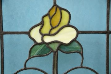 和製アンティーク　国産　華やかな花の図柄が存在感を放つステンドグラス2枚セット(明り取り、窓)(R-050736)