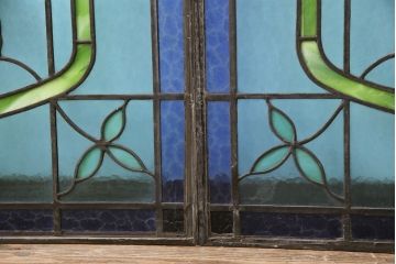 和製アンティーク　国産　華やかな花の図柄が存在感を放つステンドグラス2枚セット(明り取り、窓)(R-050736)