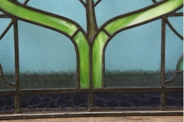 和製アンティーク　国産　華やかな花の図柄が存在感を放つステンドグラス2枚セット(明り取り、窓)(R-050736)