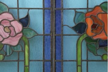 和製アンティーク　国産　華やかな花の図柄が存在感を放つステンドグラス2枚セット(明り取り、窓)(R-050736)