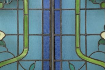 和製アンティーク　国産　華やかな花の図柄が存在感を放つステンドグラス2枚セット(明り取り、窓)(R-050736)