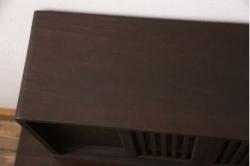 【オーダー注文・受注生産商品】伝統の技が光る!格子戸を取り入れた、現代のお部屋に馴染む置型仏壇です。コンパクトなサイズながら、左右には仏具が収納できます。お客様のご希望に合わせたオーダーも可能。大切な家族のために次世代につなぐ、ラフジュ工房オリジナルのお仏壇(小型仏壇、手作り仏壇)(R-050743)です。