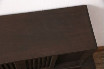 【オーダー注文・受注生産商品】伝統の技が光る!格子戸を取り入れた、現代のお部屋に馴染む置型仏壇です。コンパクトなサイズながら、左右には仏具が収納できます。お客様のご希望に合わせたオーダーも可能。大切な家族のために次世代につなぐ、ラフジュ工房オリジナルのお仏壇(小型仏壇、手作り仏壇)(R-050743)です。