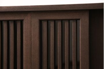 【オーダー注文・受注生産商品】伝統の技が光る!格子戸を取り入れた、現代のお部屋に馴染む置型仏壇です。コンパクトなサイズながら、左右には仏具が収納できます。お客様のご希望に合わせたオーダーも可能。大切な家族のために次世代につなぐ、ラフジュ工房オリジナルのお仏壇(小型仏壇、手作り仏壇)(R-050743)です。