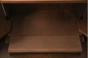 【オーダー注文・受注生産商品】どんなインテリアにも合わせやすい、シンプルでモダンなデザイン!幅広い世代の方におすすめの置型仏壇です。前開きの扉はスペースを最大限に有効活用し、サイズもコンパクトに。お客様のご希望に合わせたオーダーも可能。大切な家族のために次世代につなぐ、ラフジュ工房オリジナルのお仏壇(小型仏壇、手作り仏壇)(R-050744)
