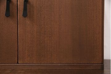 【オーダー注文・受注生産商品】どんなインテリアにも合わせやすい、シンプルでモダンなデザイン!幅広い世代の方におすすめの置型仏壇です。前開きの扉はスペースを最大限に有効活用し、サイズもコンパクトに。お客様のご希望に合わせたオーダーも可能。大切な家族のために次世代につなぐ、ラフジュ工房オリジナルのお仏壇(小型仏壇、手作り仏壇)(R-050744)