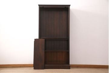 中古　北海道民芸家具　シンプルながらもクラシカルな雰囲気漂う本棚(ブックシェルフ、飾り棚、収納棚)(定価約22万円)(R-050751)