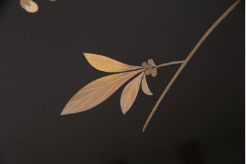 中古　山本幸三郎作　輪島塗　ガラス天板付き　紅葉と桜の図　和の情緒あふれる座卓(ローテーブル)(R-050753)