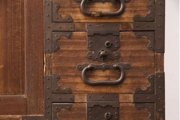 和製アンティーク　かくし付き　古い木の風合いが魅力!上質な金具が使われている上手物の総桐帳場箪笥(時代箪笥、収納棚、引き出し)(R-050754)