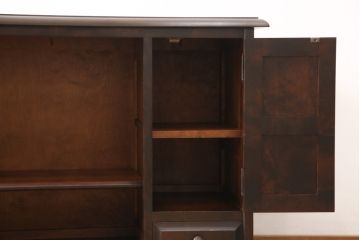 中古　北海道民芸家具　HM135　クラシカルな雰囲気が魅力!落ち着きのある空間づくりにおすすめのサイドボード(キャビネット、収納棚、リビングボード)(R-050756)