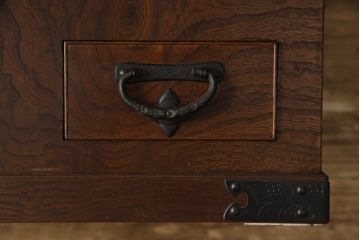 和製ヴィンテージ　岩谷堂箪笥　南部鉄器の飾り金具が上質な雰囲気を高める木製火鉢(長火鉢、関西火鉢、囲炉裏、座卓、ビンテージ)(R-050757)