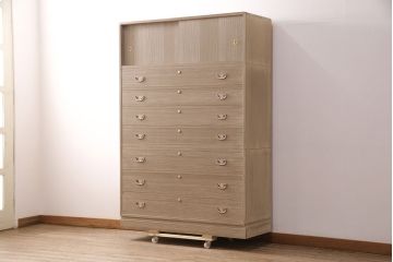 中古 国産 繊細な意匠が施された引手金具が魅力的な総桐箪笥(衣装箪笥、整理タンス、引き出し、チェスト、桐たんす)(胴厚、四方丸、桐たんす)(R-050758)