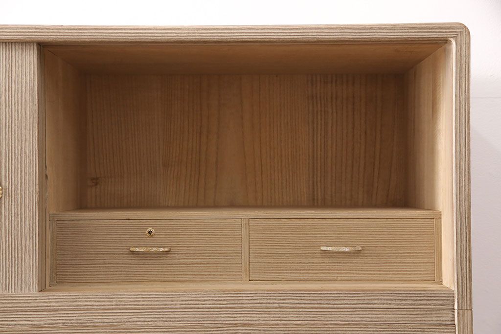 中古 国産 繊細な意匠が施された引手金具が魅力的な総桐箪笥(衣装箪笥、整理タンス、引き出し、チェスト、桐たんす)(胴厚、四方丸、桐たんす)(R-050758)