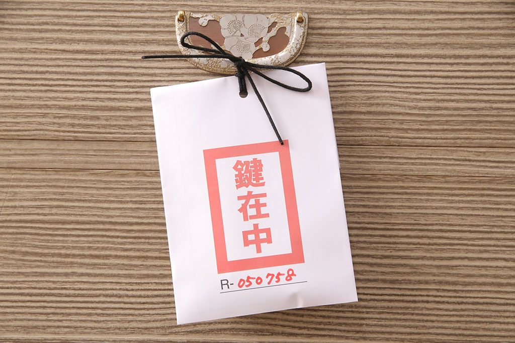 中古 国産 繊細な意匠が施された引手金具が魅力的な総桐箪笥(衣装箪笥、整理タンス、引き出し、チェスト、桐たんす)(胴厚、四方丸、桐たんす)(R-050758)