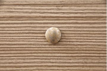 中古　国産　繊細な意匠が施された引手金具が魅力的な総桐箪笥(衣装箪笥、整理タンス、引き出し、チェスト、桐たんす)(胴厚、四方丸、桐たんす)(R-050758)