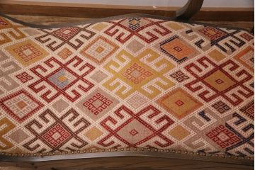 中古　美品　神戸洋家具　ニレ材と和柄のファブリックが温かい雰囲気を醸し出すカウチソファ(1人掛け、アームソファ、長椅子)(定価約45万円)(R-050760)
