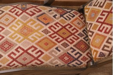 中古　美品　神戸洋家具　ニレ材と和柄のファブリックが温かい雰囲気を醸し出すカウチソファ(1人掛け、アームソファ、長椅子)(定価約45万円)(R-050760)