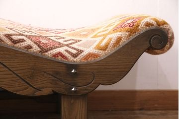 中古　美品　神戸洋家具　ニレ材と和柄のファブリックが温かい雰囲気を醸し出すカウチソファ(1人掛け、アームソファ、長椅子)(定価約45万円)(R-050760)