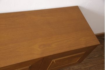 ビンテージ家具　イギリスヴィンテージ　チーク材　Stonehill(ストーンヒル)製　温かみのある空間を演出するサイドボード(サイドキャビネット、リビングボード)(R-050761)