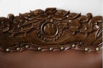 中古　極美品　タガヤサン　三越百貨店取扱い　細かな彫刻が見事な存在感のある本革チェア(ダイニングチェア、椅子)(R-050762)