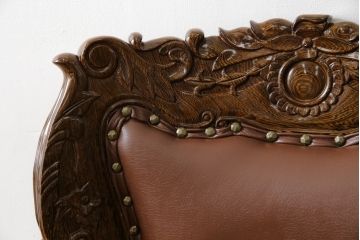 中古　極美品　タガヤサン　三越百貨店取扱い　細かな彫刻が見事な存在感のある本革チェア(ダイニングチェア、椅子)(R-050762)