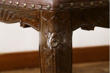 中古　極美品　タガヤサン　三越百貨店取扱い　細かな彫刻が見事な存在感のある本革チェア(ダイニングチェア、椅子)(R-050762)